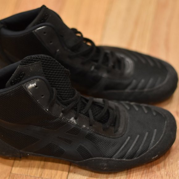 Asics wrestling shoe